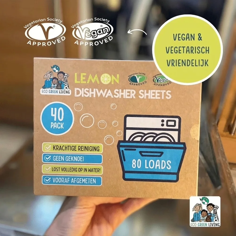 Hand houdt doosje Eco Green Living citroen vaatwasstrips vast, 40 stuks voor 80 wasbeurten, vegan en vegetarisch vriendelijk