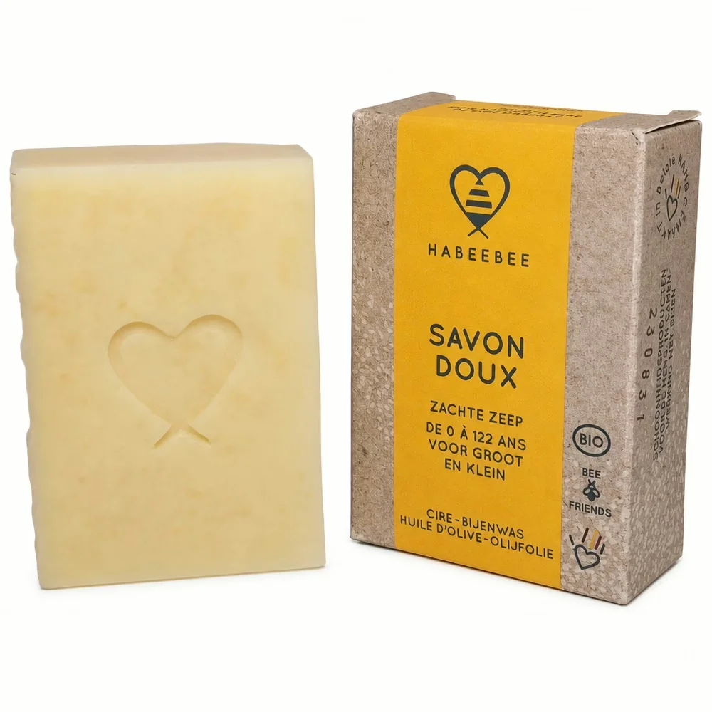 Habeebee Savon Doux ultra zachte bio zeep met bijenwas 100g naast het kraftpapieren doosje met hartlogo