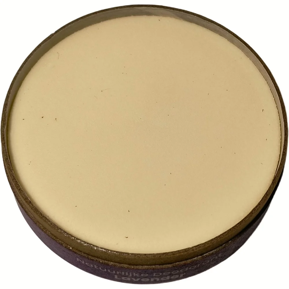 Bovenaanzicht van de crèmekleurige HappySoaps Natuurlijke Deodorant met lavendel in een bruin blikje