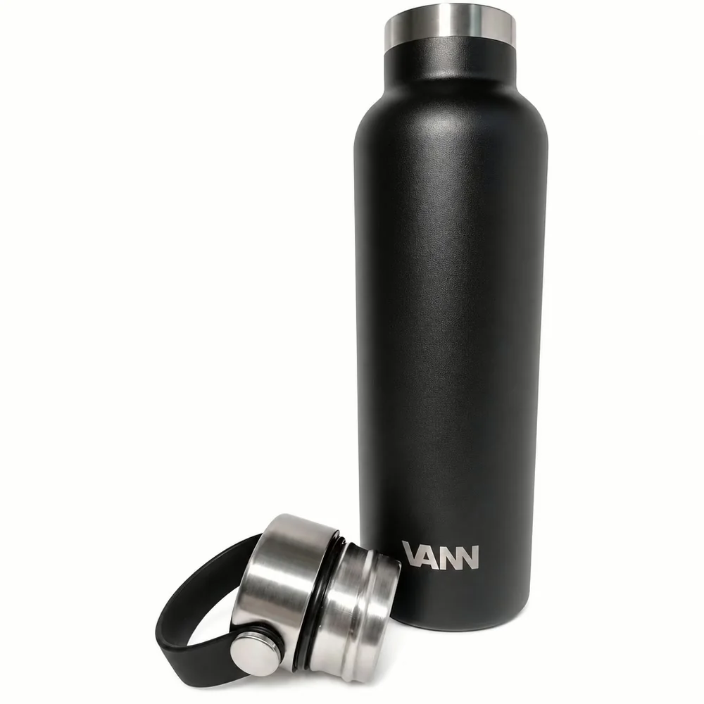 Zwarte VANN Bottles Essential RVS waterfles van 600ml met losse dop ernaast, plasticvrij drinken